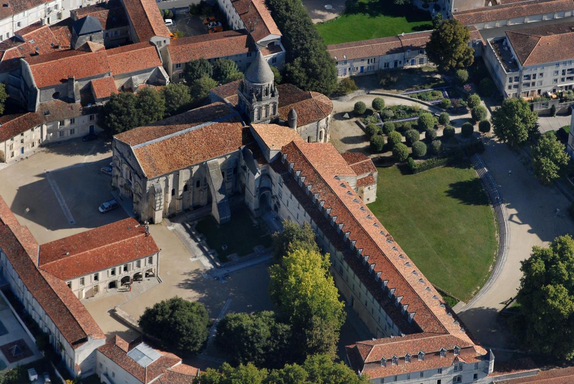Les De L'abbaye